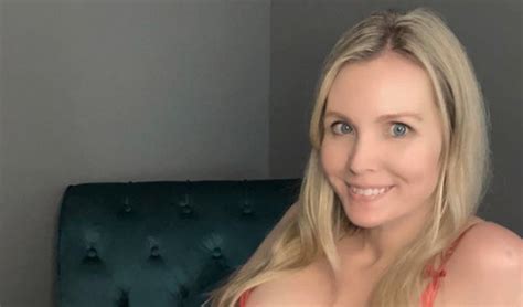 holly jane only fans leaked|Mormon mom and OnlyFans star accidentally AirDrops naked。